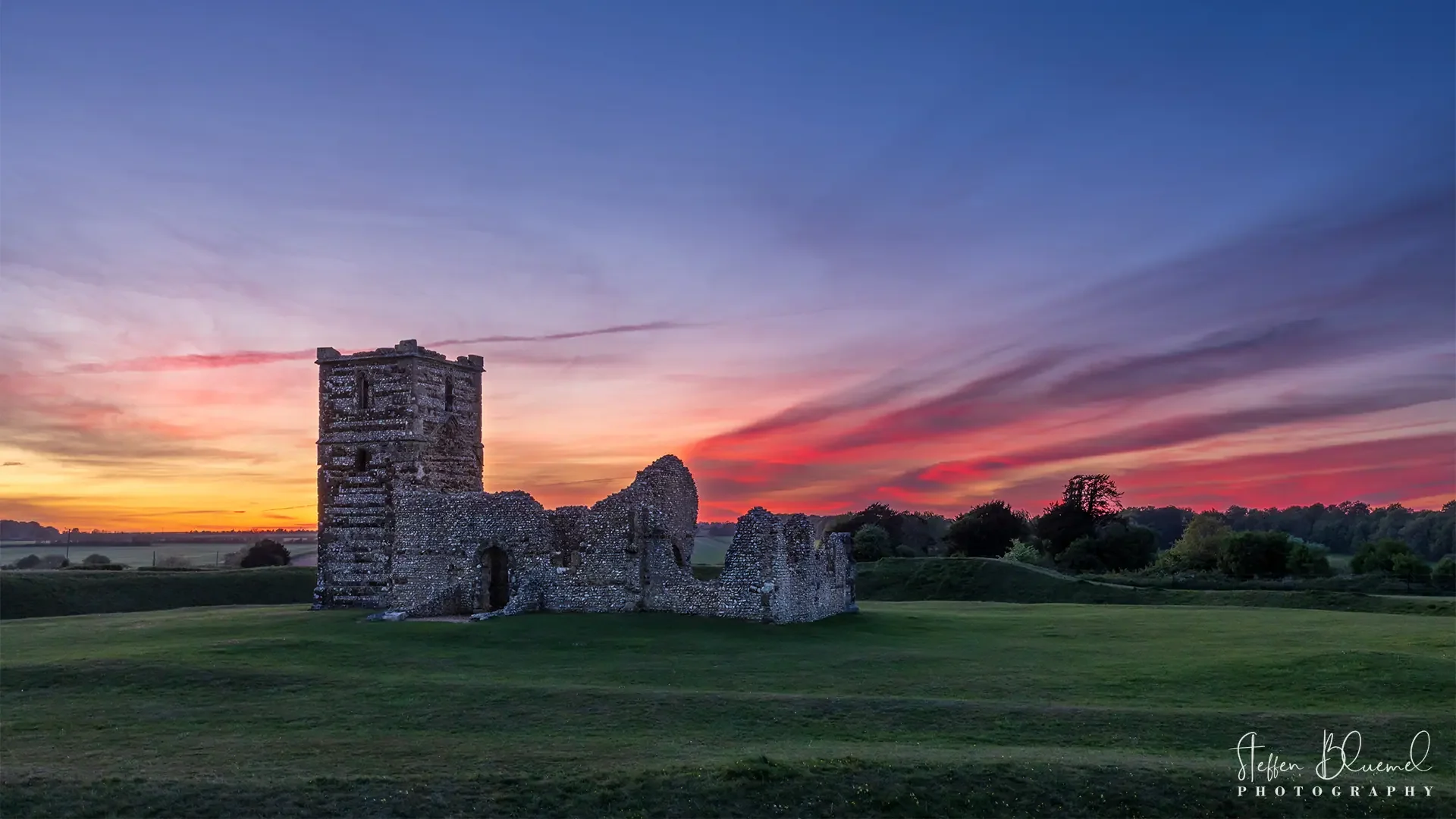 Sunset at Knowlton Church  Dorset / UK
