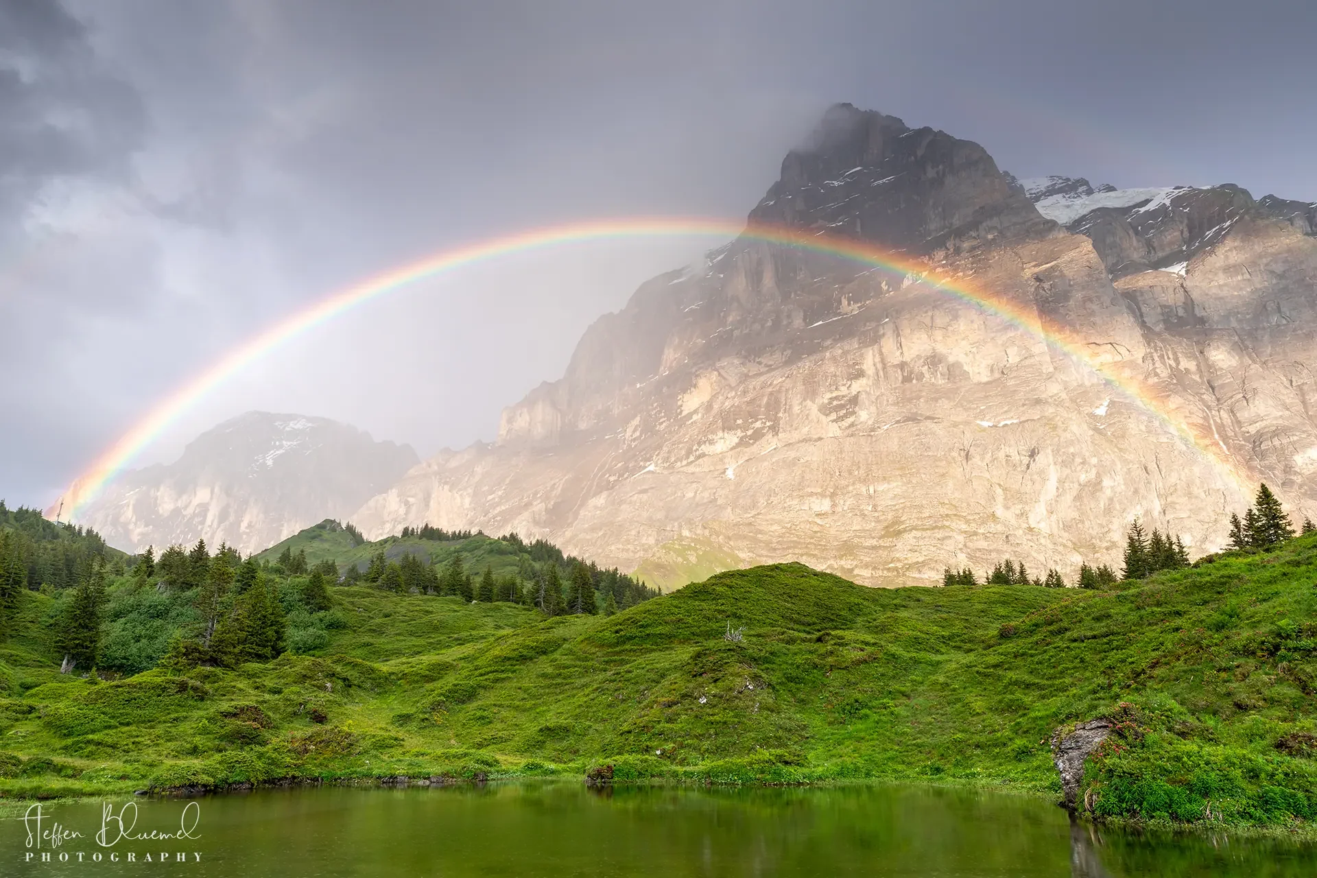 Wetterhorn mit Regenbogen