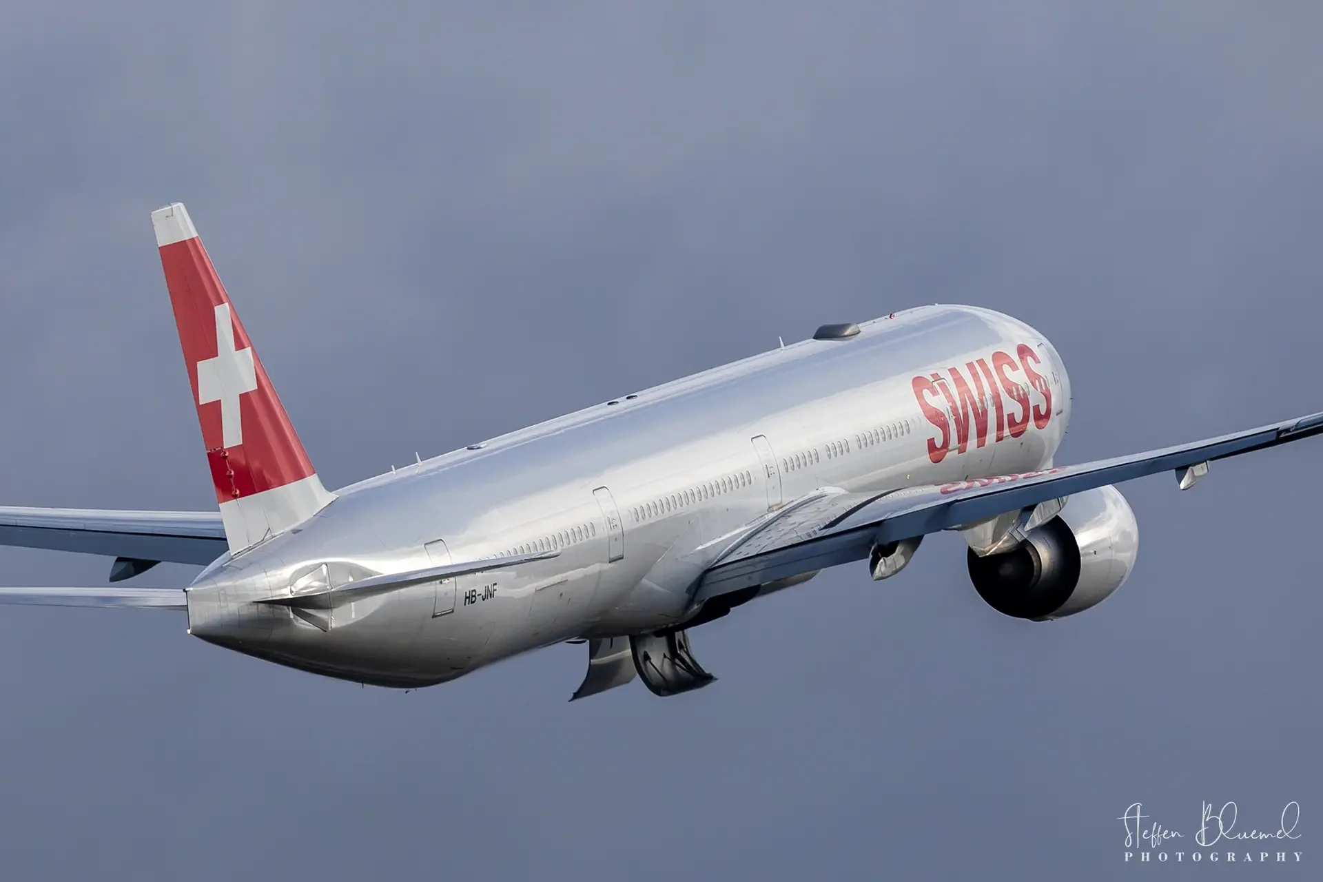 Boing 777-3DE(ER) HB-JNF Swiss Int. Air Lines  Flughafen Zürich / CH