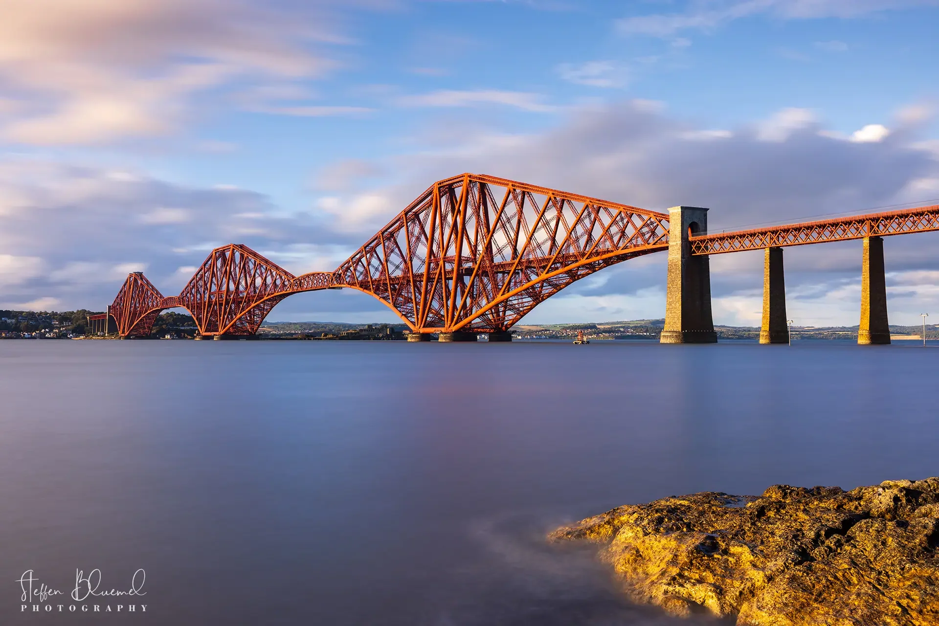 Eisenbahnbrücke über den Firth of Forth  Queensferry / UK