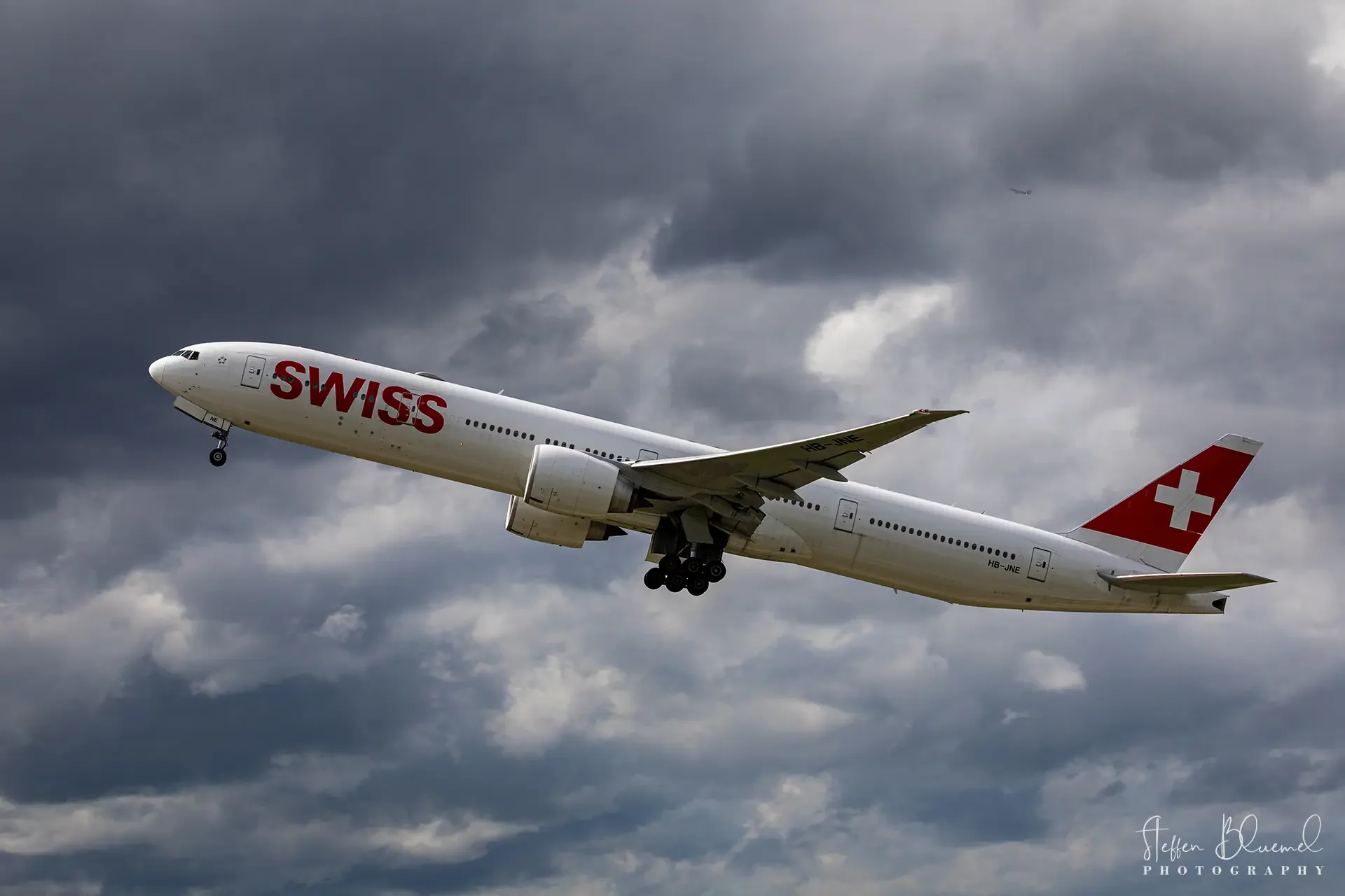 Boing 777-3DE(ER) HB-JNE Swiss Int. Air Lines  Flughafen Zürich / CH
