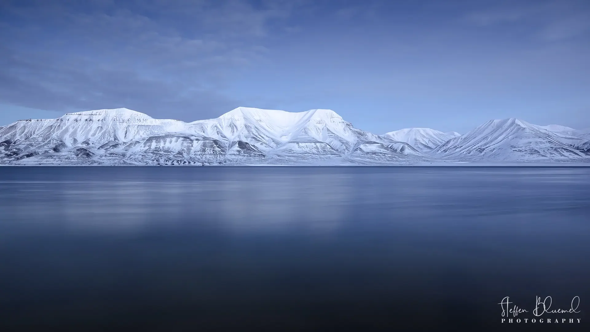 Bergkette auf Svalbard  Svalbard / NO